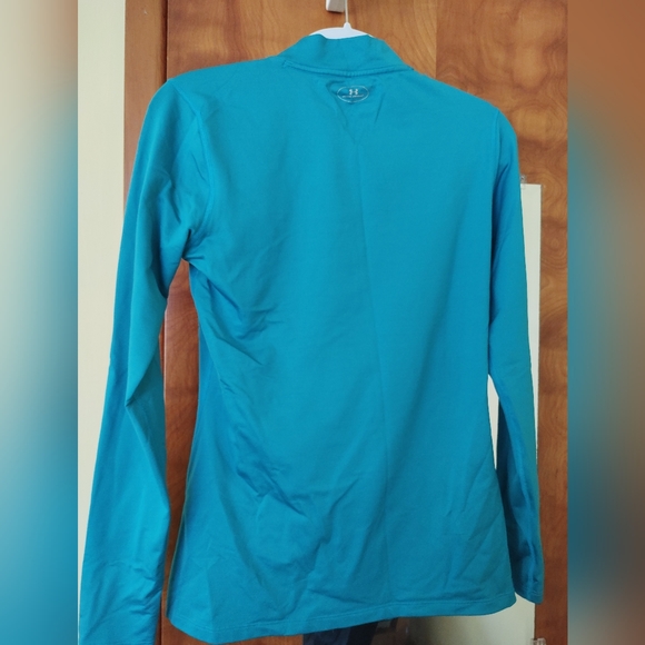 Pair of Under Armour running shirts - Picture 2 of 8